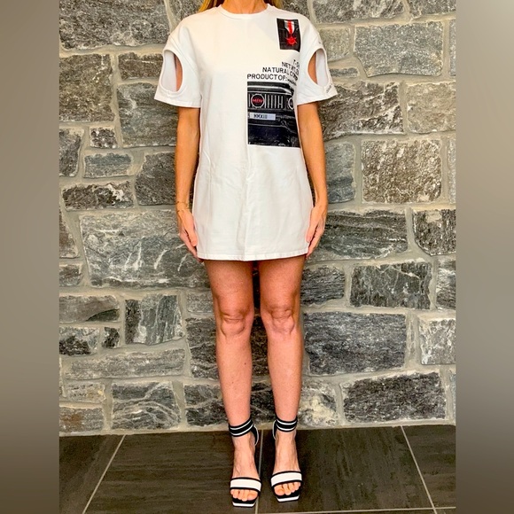 Maniere De Voir Dresses & Skirts - Maniere de Voir size Medium Jeep T-Shirt Mini Dress with Cutouts